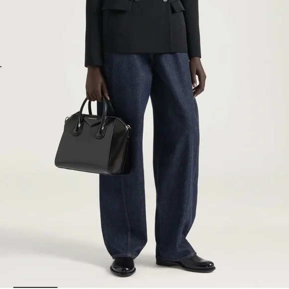 Authentic Givenchy Small Antigona Smooth Leather - Picture 9 of 10